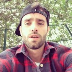 Je suis un homme très sympa , honnête, gentil , intelligent , Formidable , Et j'aime bien la femme et l'homme j'aime la confiance et le respect