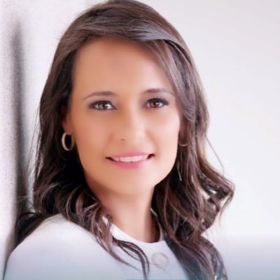 Hija de Dios, madre y esposa. Amo la verdad, la justicia social, la democracia y los animales. Abogada. Viceministra de Turismo de la República Dominicana