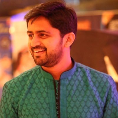 big fan of @shashanketkar , @tejupradhan0206 and @Amrutaofficial 😍😍 and French student