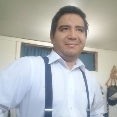 Ingeniero Comercial. 29 años. Diplomado en Economía Social, UMC. Diplomado en Mercados Financieros, USACH.