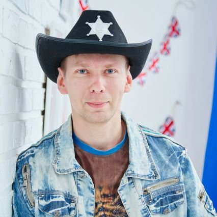 Бизнес тренер, коуч, адекватный сетевик.
Автор книги - Как открыть свой Бизнес в интернете и заработать 500$ за месяц.