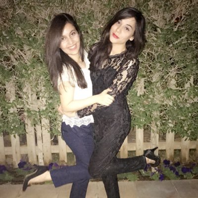 Meryumm's profile picture. Big waves. Small oceans.