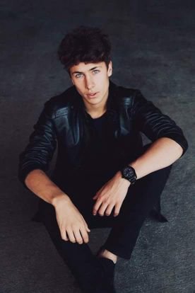 @ElJuanpaZurita
La persona que ilumina nuestras pupilas todos los días.💖😍
💖ZURICATAS ALWAYS💖
18/03/17 ♥