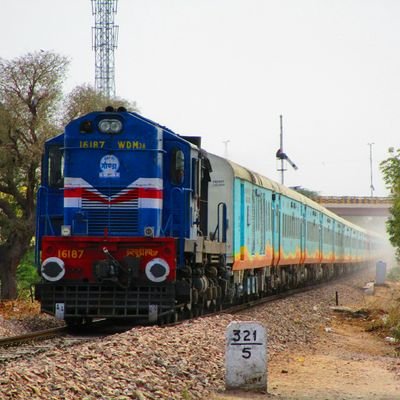 🚆 Rail Enthusiast from Bikaner, Rajasthan | 📸 Love Photography | ⭐ Follow for Railway Updates