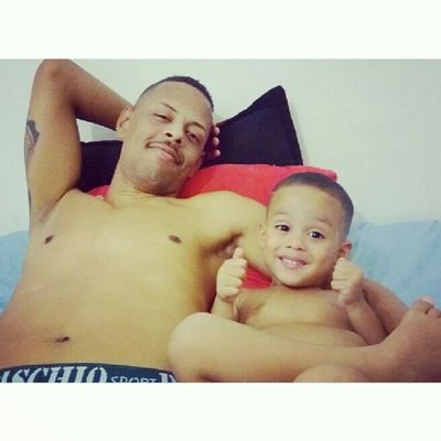 Nós fortalece quem nunca abandonou, porque na hora do sofrimento foram poucos que fechou!✌