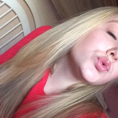 ava000000's profile picture. unoriginal trash:) @avalaporte02