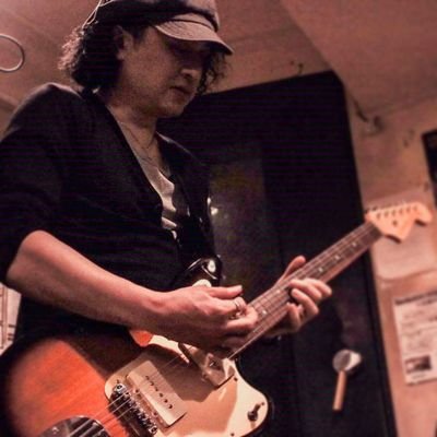 夜型生活のギター弾き■「ASIRO」@Asiro_Official ■横浜発「Bay Side Kid」@bsk_y_official ■ex. @gravemanarbeit ■黒猫クロエ(保護猫)との生活を始めました♪(ФωФ)■よろしくどうぞー!!