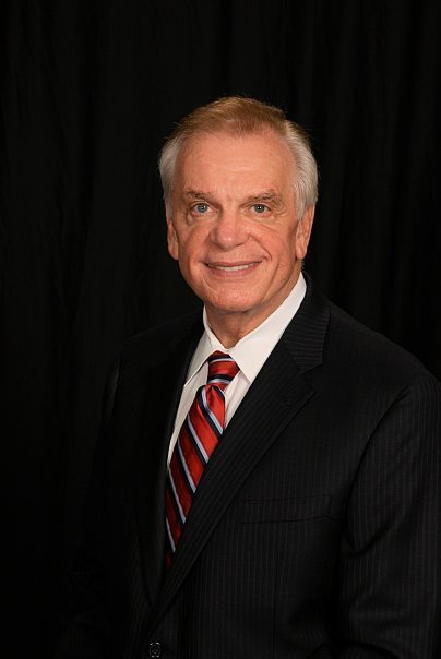 Visionary leader and best-selling author on leadership & entrepreneurship. Trainer. Coach. Motivational Speaker. Consultant.