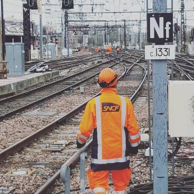 L'ITIF est spécialisé en travaux de modernisation du réseau francilien et en opérations de régénération en mode industriel. #LeReseauAvanceIDF #TeamSNCF