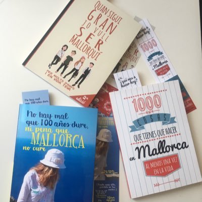 Ensaimada cojín y libros de Mallorca que no te puedes perder: 1000 cosas que tienes que hacer en Mallorca + Quan sigui gran jo vull ser mallorquí.