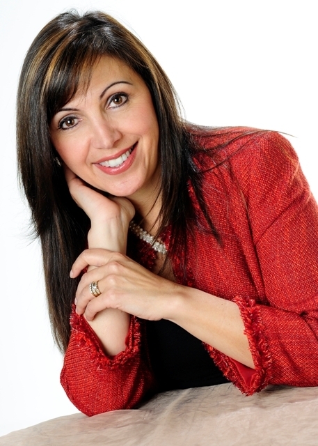 Diana S. Ritz es autora de el éxitoso libre: Y Dios Responde... Cartas de Mujeres