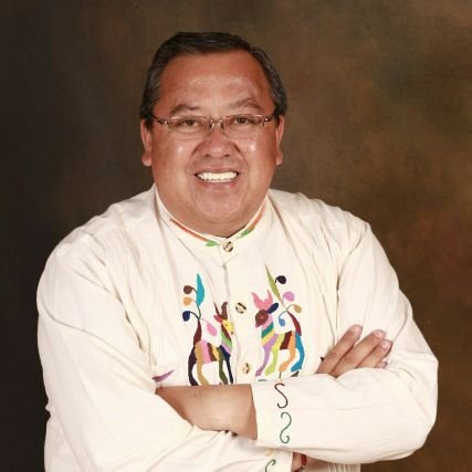 Amante de pintar imágenes con Luz, conciliador, apasionado de la verdad, un poco musico, poeta y loco.