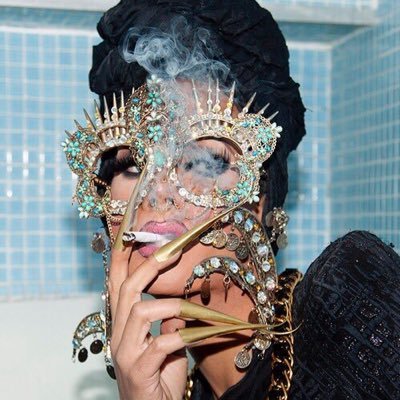 Two queens rule my kingdom. One is Raja, another is @NoAnkleStraps
