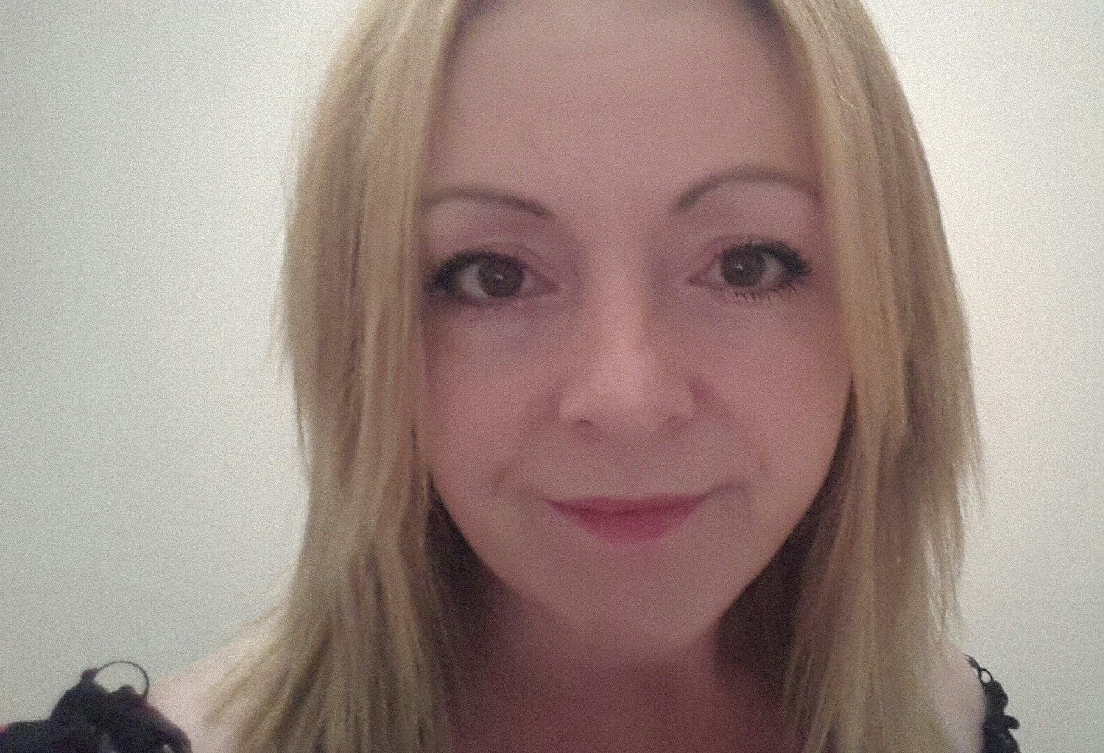 PinkabellK's profile picture. 4 boys,dresses,shoes,flowers and romance *sigh*
Don't look back, you're not going that way!