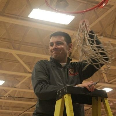 Employed at the best school district around @CloverleafLocal;  Freelance sports writer @TheDailyRecord; Assistant coach @Wooster_BBall