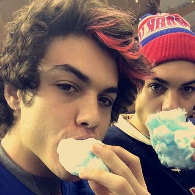 follow @qianzndolan bc she gave you this:)❣