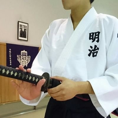 meiji_aiki's profile picture. 明治大学体育会合気道部公式アカウントです。三年生8名(幹部),二年生3名,一年生5名の20名で活動しています。時間は18:00~20:00(日曜日は10:00~12:00)、場所は和泉の柔道場です。 一緒に合気道を楽しみましょう! サイトリニューアルしました！
インスタグラムもあります↓↓↓