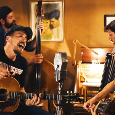 elvertweets's profile picture. 