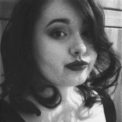 prettymint24's profile picture. she/her