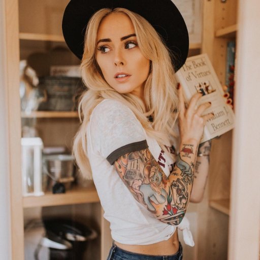 • these girls born in the 90's are dangerous • daughter of @losinhcpe •