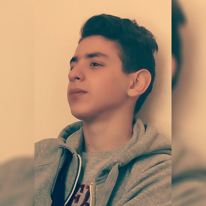 Aris
15 ans
Footballeur
Gamer
