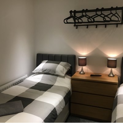 Scenic Roots offers immaculate self catered accommodation that sleeps 7 people. situated in Cwmcarn, we are close to Newport, Cardiff, Blackwood and Caerphilly.