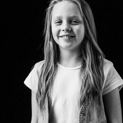 OficjalJulia's profile picture. 10 years old♥ Z programu Mali Giganci ♥ Dziękuje wam za wasze wsparcie uwielbiam was i Kocham♥♥ Facebook: http://t.co/HBEzqiJFWq?...