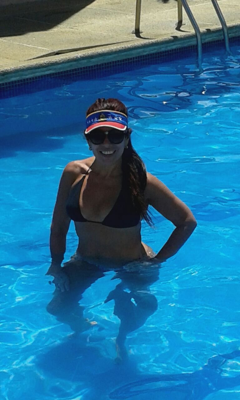 Madre,Esposa,Profesora de Matemática,Preparadora Física YMCA,Instructora de Pilates,FTS, Modelo , Animadora, Productora-Locutora Ciclon105.5FMLun-Vie 7 a 10am.