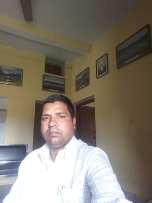 सादा जिवन उच्च विचार ।
अंग्रेजी साहित्यमा स्नात्तकोत्तर
वाल्यकाल काठमाण्डौ
हाल धनगढी कैलाली
पेसा अध्यापन