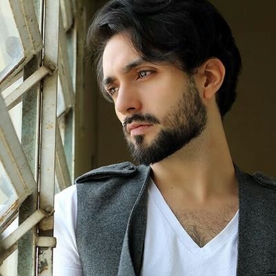 englbrt's profile picture. Con un titulo que dice Comunicador Social... a veces hago ilustraciones y es mejor. Te convertirás en aquello en lo que piensas constantemente Earl Nightingale.