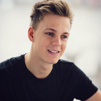 #1 compte Français sur le youtuber @Caspar_Lee :) Ask: https://t.co/9UgQTO8V4D