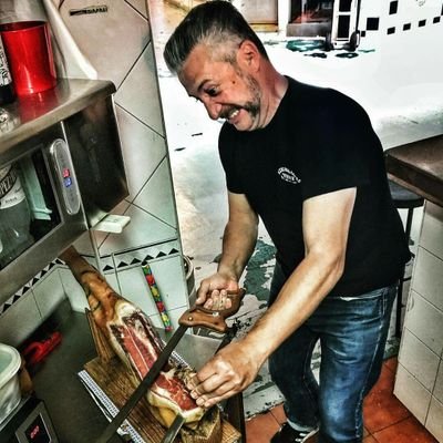 ElBardelMercao's profile picture. Prinsipe de los fogones en el Bar del Mercao. Me gusta la musica mezclada, no agitada.