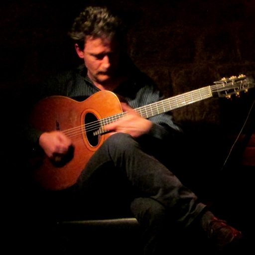 Guitariste, compositeur et artiste peintre (2=1)