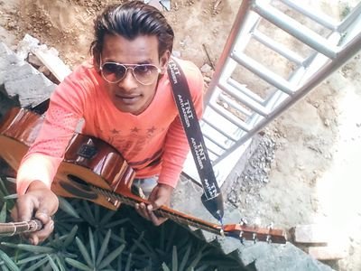 Single.
Lead singer in @SUMtheband
Freelance artist...
Musician. Multi instruments player. 
Theatre actor at Gurgaon theatre group.