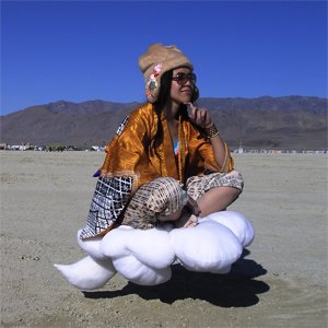 Makibee's profile picture. 死んだ後に諸々のライフログに加味すると本人ぽい人格が精製されるよう、鼻くそみたいなTwをこころがけています。バーニングマン日本窓口 @burninja の中の人。