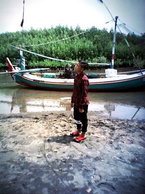 kodirkosongdua's profile picture. Tersenyumlah mungkin itu bisa membuatmu bahagia..