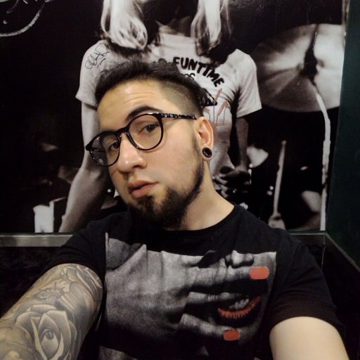 Fettmaidana's profile picture. Nerdo  , fanático de los simpson ...pero con alma de rockero.