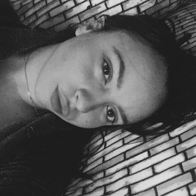 le monde n'est qu'un drap qui nous gâche la vue de notre vie - insta: maeewx/ fb: Maëlle Pbn/ kik: @maeeewx