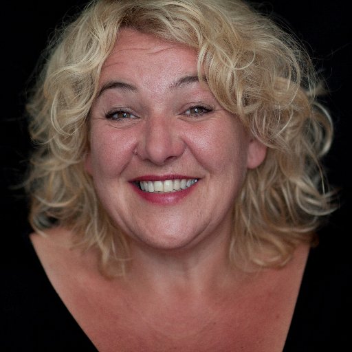 Professioneel trainer en babbelaar, (trainings)actrice, dagaanjager met humor als verbinder. #DamesvanVerbaal #MapsTell #guide #authentiek