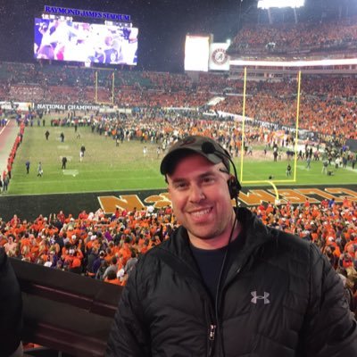 freelance Audio tech from the boston area, quinnipiac alum. why do airports lower people's IQ by 25 points?