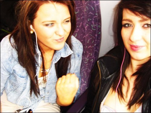 hello! jenifer wilson(: glasgow. exams soon booo!