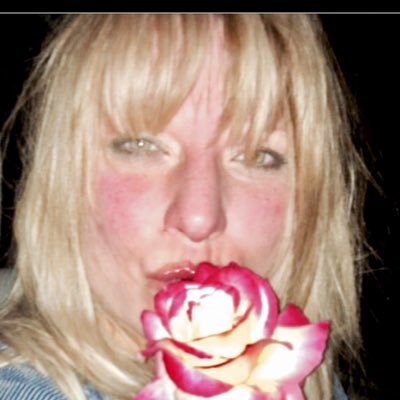 LAURIE (L.O’C) CHRONIC ILLNESS WARRIOR; FLOWER CHILD;FREE SPIRIT; PEACE LOVE SUNSHINE; PEACE IN NATURE; LOVE OF FAMILY ☮️💟🌞