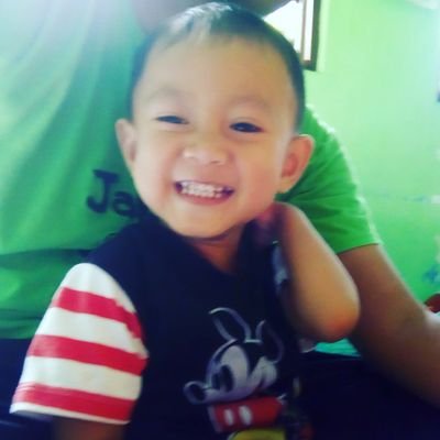 Senyumlah, tinggalkan sedihmu. Bahagialah, lupakan takutmu. Sakit yg kamu rasa, tak setara dengan bahagia yg akan kamu dapat....