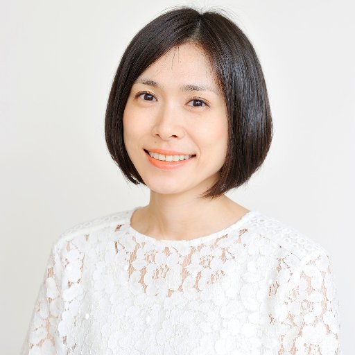 野菜ソムリエ、ワインエキスパート、ベジフルビューティーアドバイザー、ジュニア食育マイスター、IFAオリーブスペシャリスト、調味料ジュニアマイスター、フードコーチ、きき酒師、江戸東京野菜コンシェルジュ。
第2回野菜ソムリエアワード特別賞受賞。
青森野菜専門販売「ひだまりマルシェ@築地」店長。