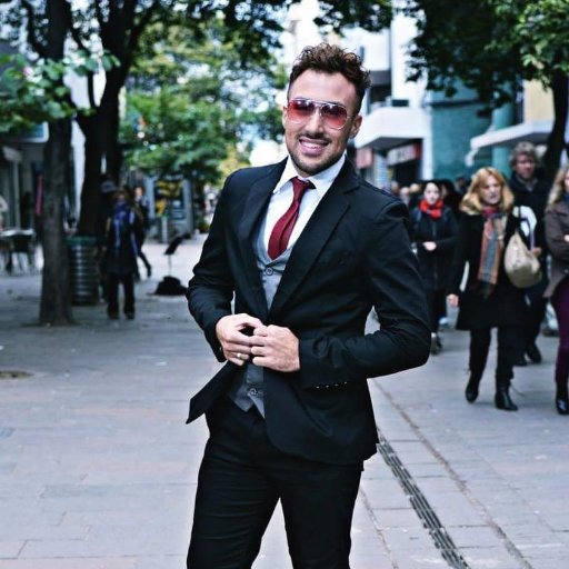 Moi c'est Franck d'origine canadien,cela fait maintenant
quelques années que je suis en France je vie avec mon fils Elvis qui
maintenant 6 ans