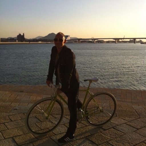 C_O_H_M's profile picture. marketer, strategist, passionate runner, curious mind