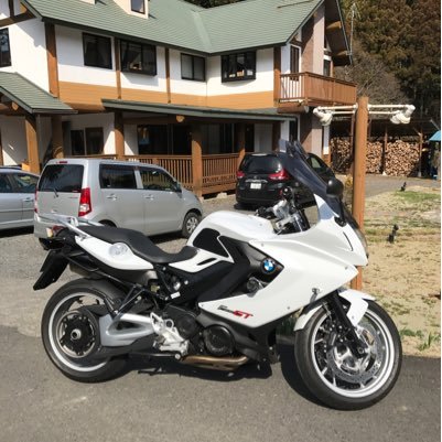 ヘタレリターンライダーのオヤジです。ヘタレにはリッターバイクは重過ぎるので愛車は写真のえふ・はっぴゃく・じい・てえ。アマチュア無線も復活。コールサインはオリジナルのJJ1PFC。第一級アマチュア無線技士、FCC Amateur Extra、ARRL VE、1級電気工事施工管理技士、技術士(電気電子部門)