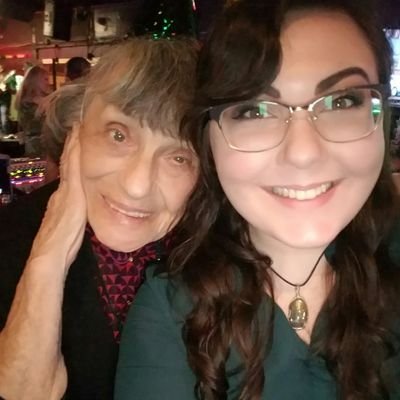 glassislandgirl's profile picture. Can't figure out how to delete this shit so here I am.