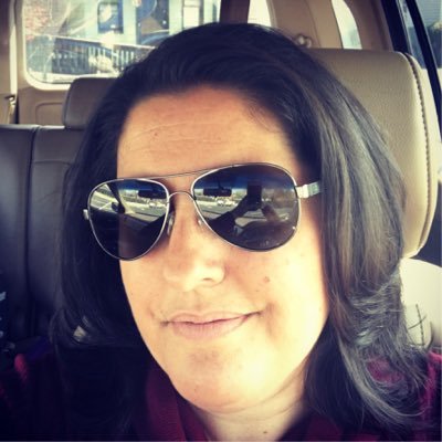 Mom to 2 girls, wife to a CPA... book lover, beach lover... pet fish owner