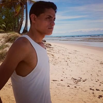 Sou todas as cores em uma só,  crescendo em constante brilho, quero ser eu mesmo é ter orgulho disso. Vivo em busca de um grande manifesto.